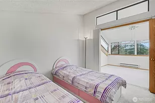 23001 Lakeview Dr, Mountlake Terrace, WA 98043 - Photo 17