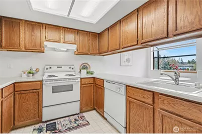 23001 Lakeview Dr #302, Mountlake Terrace, WA 98043 - Photo 9