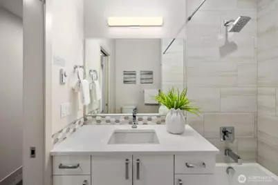 8042 B 35th Avenue NE, Seattle, WA 98115 - Photo 17