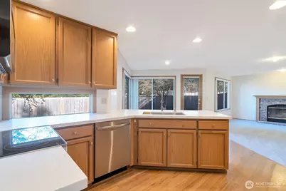 25746 SE 39th Street, Sammamish, WA 98029 - Photo 9