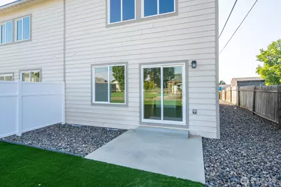 1070 S Grand Drive, Moses Lake, WA 98837 - Photo 5
