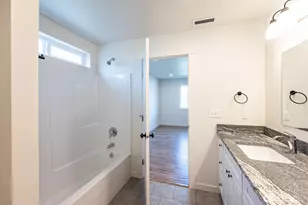 1070 S Grand Dr, Moses Lake, WA 98837 - Photo 23