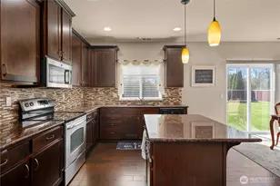 11410 Waller Rd E, Tacoma, WA 98446 - Photo 5