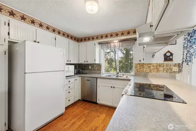 10730 Rampart Drive E, Puyallup, WA 98374 - Photo 7