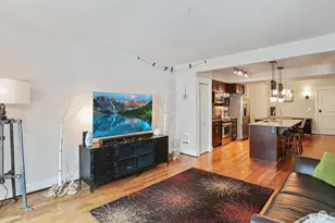 699 John St, Seattle, WA 98109 - Photo 9