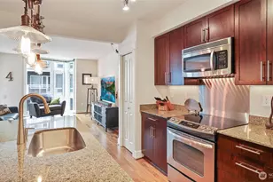 699 John St, Seattle, WA 98109 - Photo 3