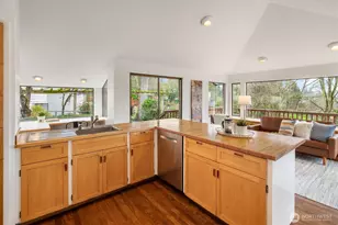 2533 NE 83rd St, Seattle, WA 98115 - Photo 13