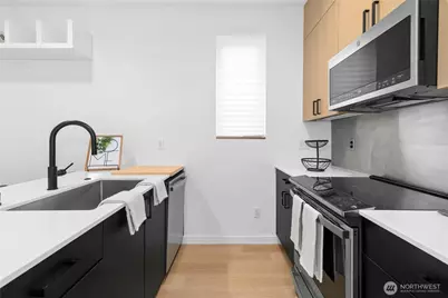 10354 Wallingford Avenue N #B, Seattle, WA 98133 - Photo 9