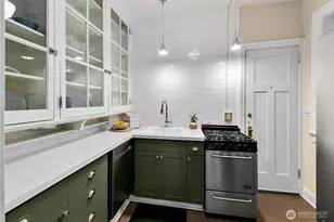 125 Warren Ave N, Seattle, WA 98109 - Photo 11