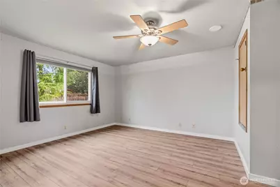 2401 185th Place SE, Bothell, WA 98012 - Photo 31