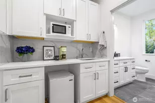 10626 E Riverside Dr, Bothell, WA 98011 - Photo 13