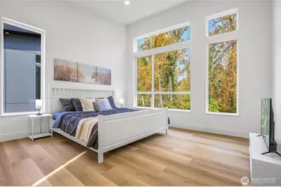 10626 E Riverside Dr, Bothell, WA 98011 - Photo 5