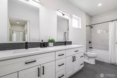 10626 E Riverside Dr, Bothell, WA 98011 - Photo 19