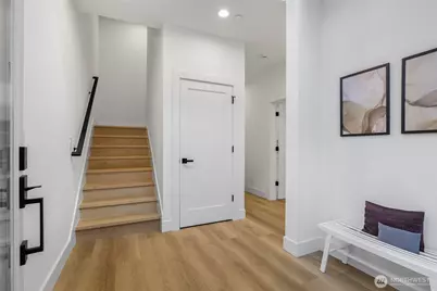 10626 E Riverside Dr, Bothell, WA 98011 - Photo 11