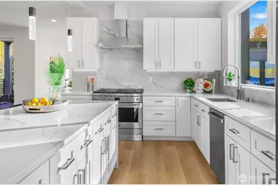 10626 E Riverside Dr, Bothell, WA 98011 - Photo 7