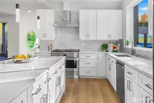 10626 E Riverside Dr, Bothell, WA 98011 - Photo 7