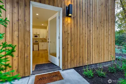 10626 E Riverside Dr, Bothell, WA 98011 - Photo 23