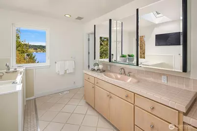 1458 W Lake Sammamish Parkway NE, Bellevue, WA 98008 - Photo 25