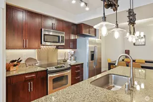 699 John St, Seattle, WA 98109 - Photo 7