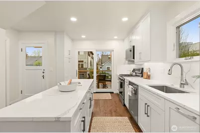 821 NW 57th Street, Seattle, WA 98107 - Photo 9