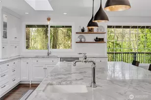 5205 W Mercer Pl, Mercer Island, WA 98040 - Photo 7