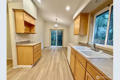 1200 N 12th Place, Mount Vernon, WA 98273 - Photo 5