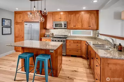 11262 Riviera Place NE, Seattle, WA 98125 - Photo 3