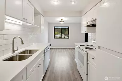 12300 33rd Avenue NE #202, Seattle, WA 98125 - Photo 17