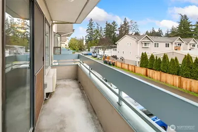 12300 33rd Avenue NE #202, Seattle, WA 98125 - Photo 5