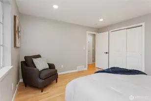 10726 Sand Point Way NE, Seattle, WA 98125 - Photo 19