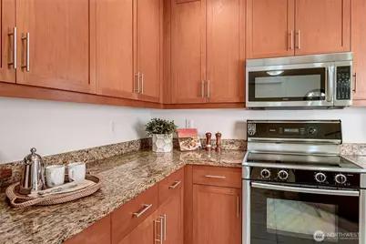 3150 W Government Way #404, Seattle, WA 98199 - Photo 7