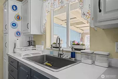 7581 Rainier NE, Moses Lake, WA 98837 - Photo 9