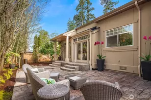 2411 98th Ave NE, Clyde Hill, WA 98004 - Photo 33