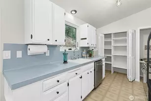 815 NE 200th St, Shoreline, WA 98155 - Photo 11