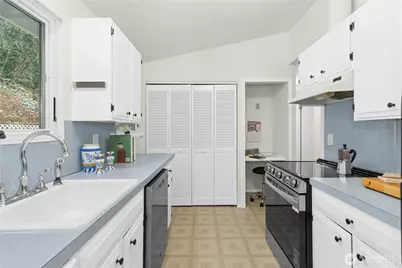 815 NE 200th Street, Shoreline, WA 98155 - Photo 9