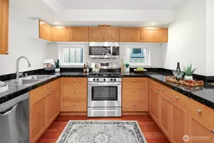 921 N 35th St, Seattle, WA 98103 - Photo 11