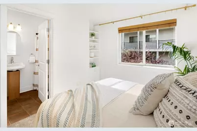 921 N 35th St #B, Seattle, WA 98103 - Photo 13