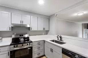 3256 SW Avalon Way, Seattle, WA 98126 - Photo 9