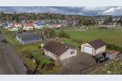 304 Oak Street, Aberdeen, WA 98520 - Photo 3