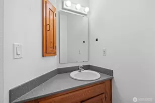 303 13th Ave E, Seattle, WA 98102 - Photo 15