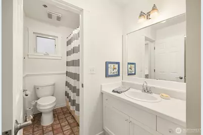 672 Madison Avenue N, Bainbridge Island, WA 98110 - Photo 19