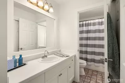 672 Madison Avenue N, Bainbridge Island, WA 98110 - Photo 23