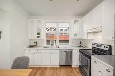 672 Madison Avenue N, Bainbridge Island, WA 98110 - Photo 15