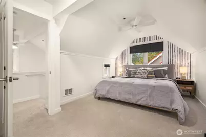 672 Madison Avenue N, Bainbridge Island, WA 98110 - Photo 21