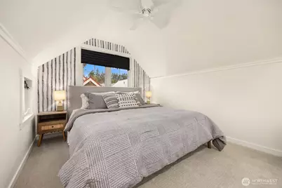 672 Madison Avenue N, Bainbridge Island, WA 98110 - Photo 13