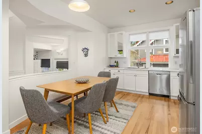 672 Madison Avenue N, Bainbridge Island, WA 98110 - Photo 13