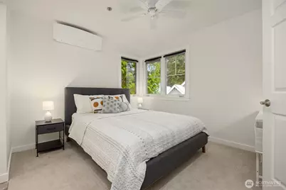 672 Madison Avenue N, Bainbridge Island, WA 98110 - Photo 17