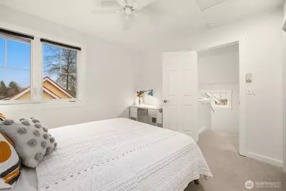 672 Madison Avenue N, Bainbridge Island, WA 98110 - Photo 25