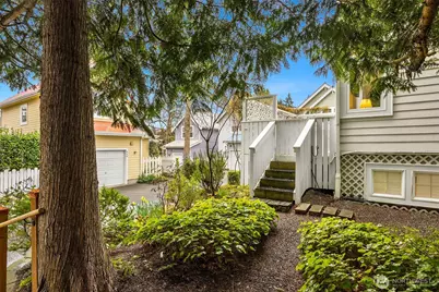 672 Madison Avenue N, Bainbridge Island, WA 98110 - Photo 25