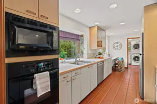 23312 Robin Hood Dr, Edmonds, WA 98020 - Photo 9